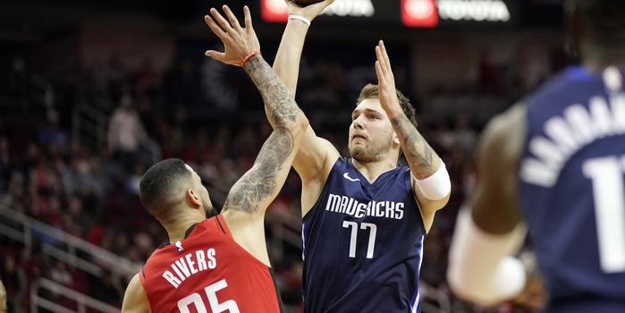  东契奇三双比肩乔丹，独行侠逆转猛龙  